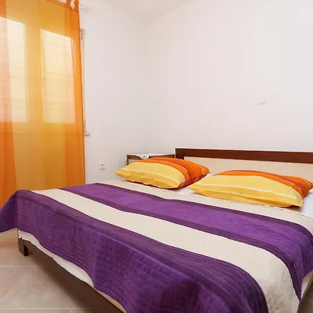 Apartments By The Sea Arbanija, Ciovo - 10347